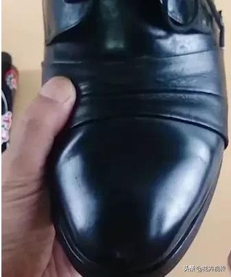 白色皮鞋刮破皮自己怎么修复,小皮鞋刮破皮怎么修复