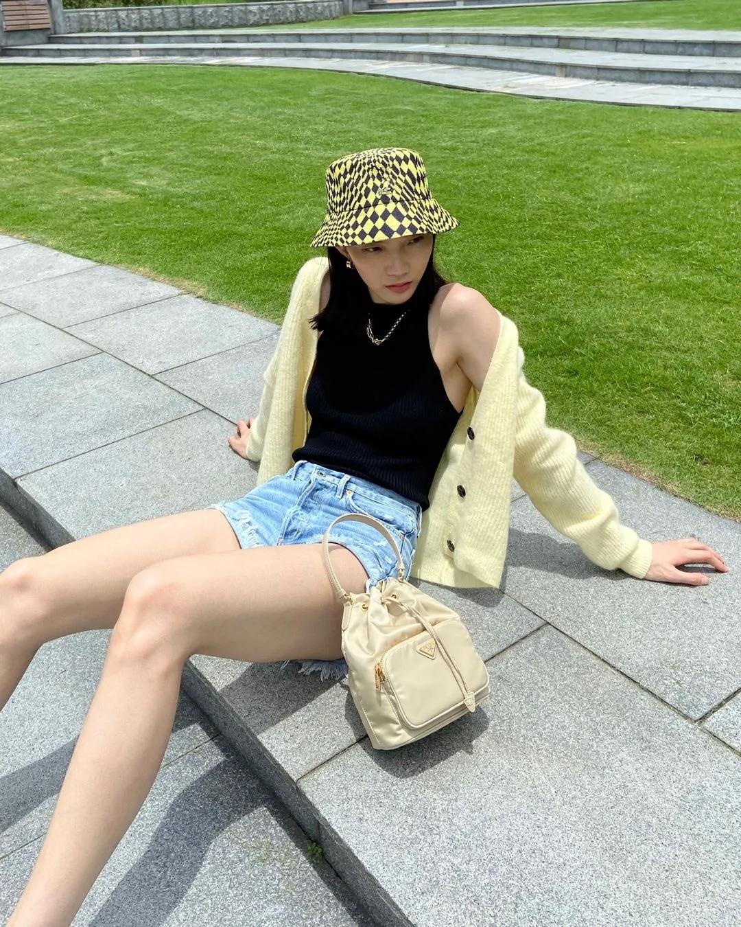 气质针织秋冬穿搭一整套,明星同款针织衫日常穿搭