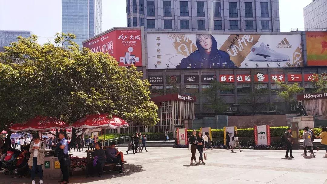 逮个成都人问成都在哪儿，没人回答得起