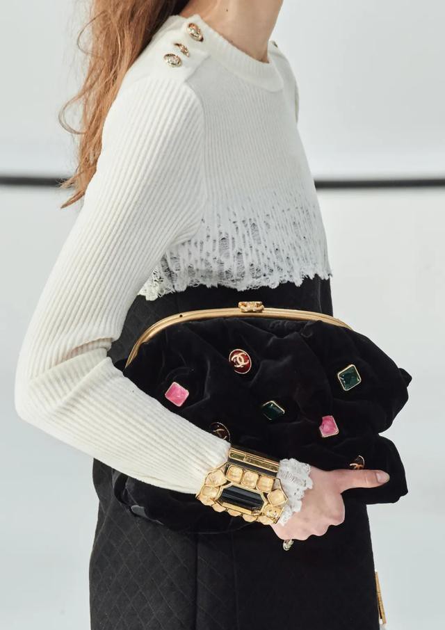 巴黎时装周金泫雅包是什么牌子的,泫雅包款式