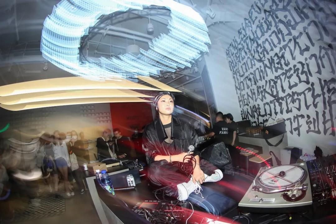 vans亚洲最高等店铺,vans鞋店铺