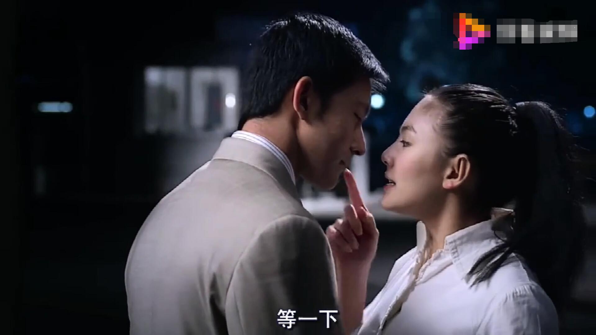 周星驰会为钱拍《食神2》吗？投资5亿的影片没法上映，公司很缺钱