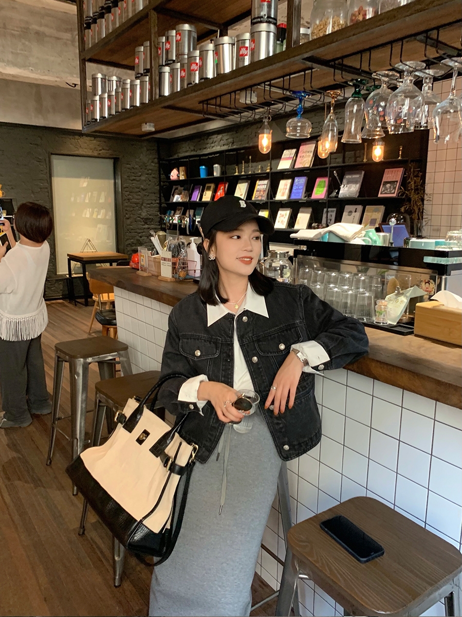 牛仔外套搭配蓝色裤子好看,牛仔外套怎么搭配裤子或裙子