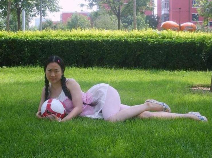 扭腰翘臀,未婚生子,曾经被骂没脑子的芙蓉姐姐,如今怎样了?