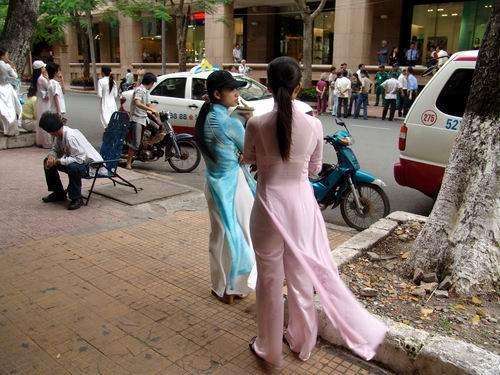 越南夜市生活美女如云,越南夜市的姑娘视频