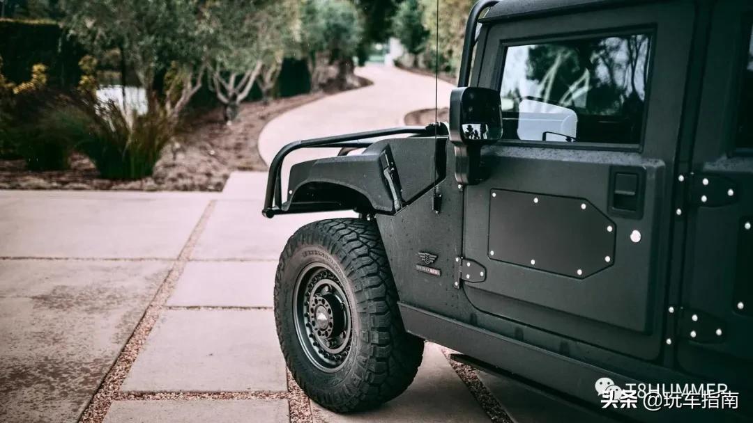 在街头遇到一辆悍马H1，打开引擎盖后却发现大有不同