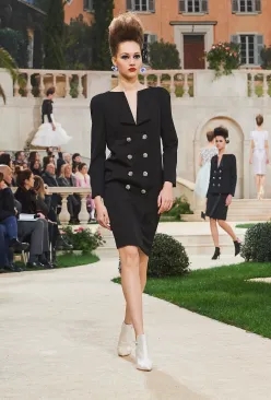 chanel香奈儿1995年时装秀,chanel香奈儿2015高级时装秀