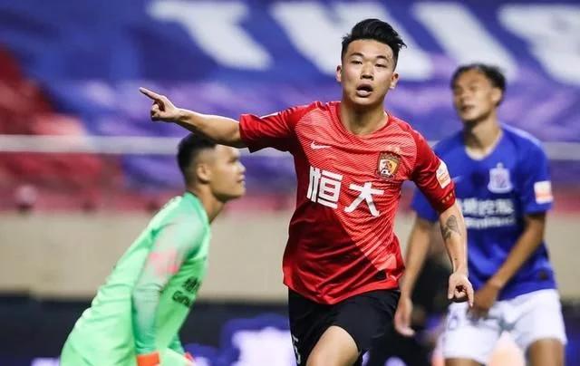 恒大中场新星伤愈复出，郑智接班人深受卡帅青睐，又获三年长约