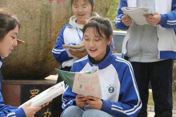 初中成绩中等高中能成学霸吗,初中中等成绩能考上高中吗