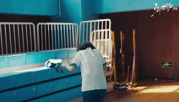 这姑娘会来事儿,性格好,就说她会红吧