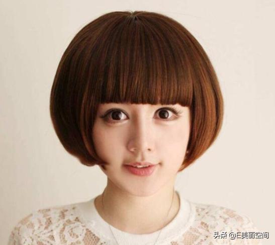 圆脸发型女2021流行发型减龄,2022最洋气的短发减龄发型圆脸