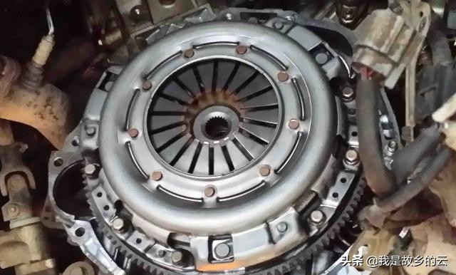 货车离合器踏板回位慢什么原因,离合器踏板重