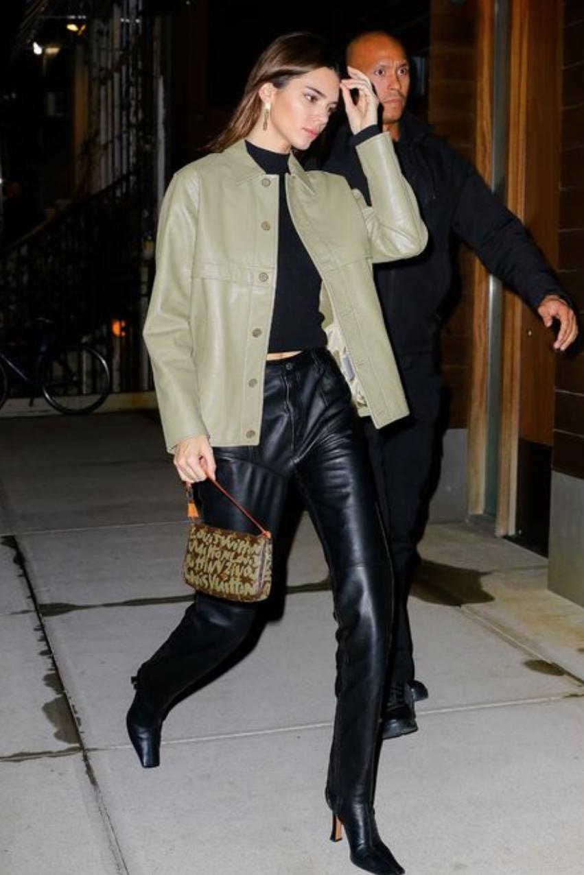 冬季显瘦裤子配靴子,现在还流行打底裤配靴子吗