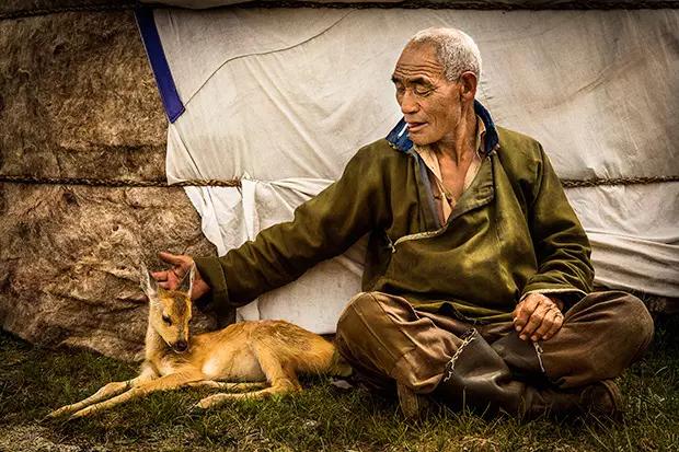 蒙古人是什么肤色的人种,蒙古人属于白种人和黄种人