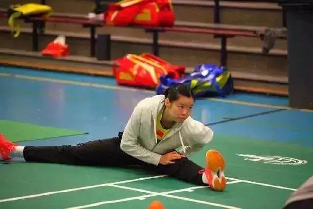 打球休息时怎么保持最佳状态,打完球放松拉伸全身