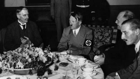 平独镇露大波波，自己作死被苏德两国瓜分，至今波兰仍不思悔改