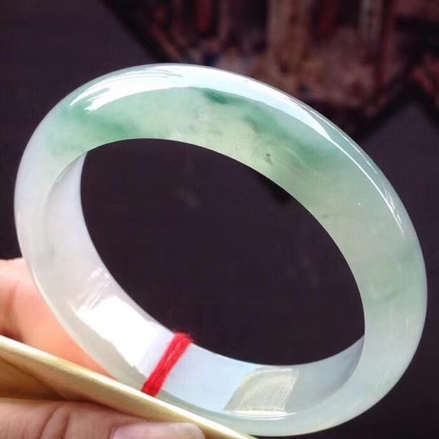 翡翠冰种，翡翠冰糯种，傻傻分不清?（内含辨别方式）