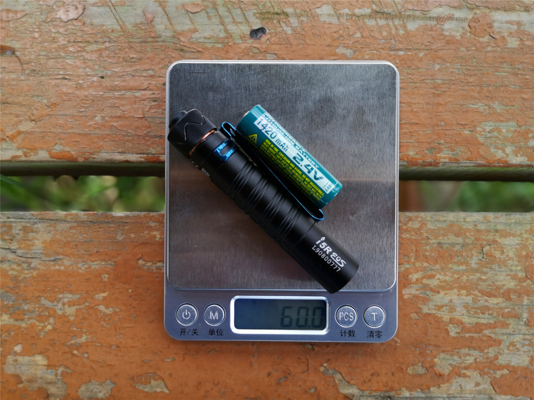 olight傲雷baldrs小型强光战术手电,我就是与众不同女声完整版