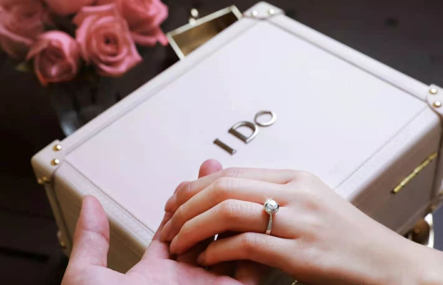 挑选订婚戒指四大要点,结婚对戒如何挑选好的铂金