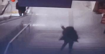 成都的地铁真的很有氛围感,成都的地铁有多浪漫