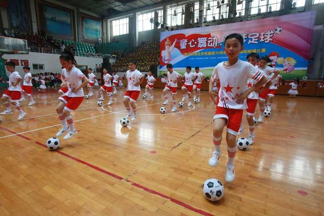 2018校园足球啦啦操,成都足球啦啦操比赛