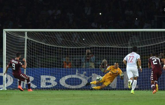 库尔图瓦是现役最强门将吗,足球守门员库尔图瓦十大逆天扑救