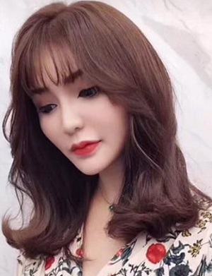 适合圆脸八字刘海扎的甜美发型,大圆脸女生在家修八字刘海