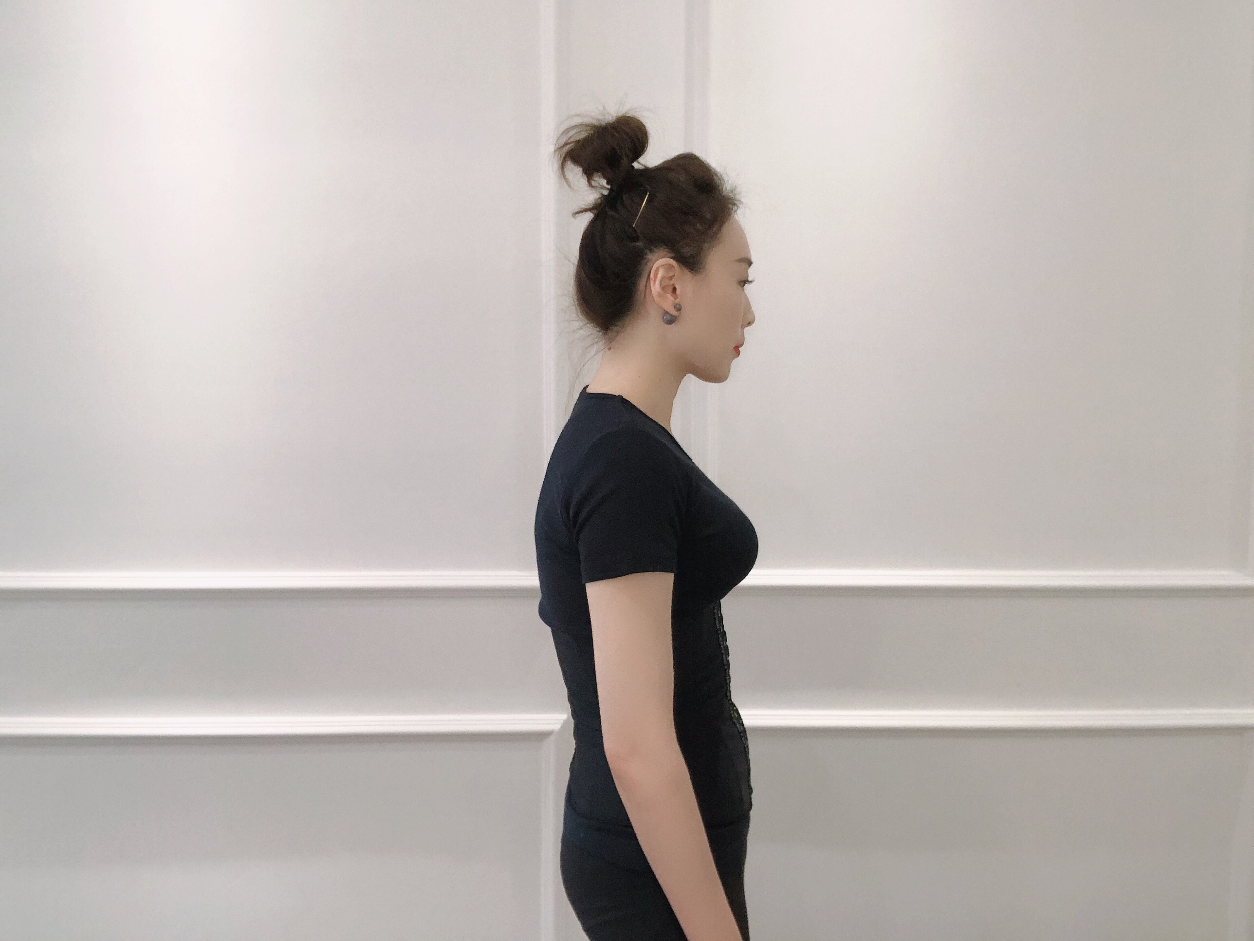 产后后背疼引起驼背是什么原因,产后矫正带隐形防驼背