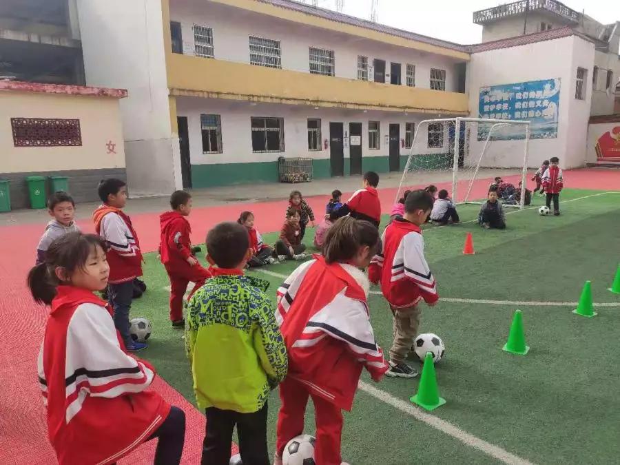 幸福小学举行校园足球联赛,邓州市校园足球比赛