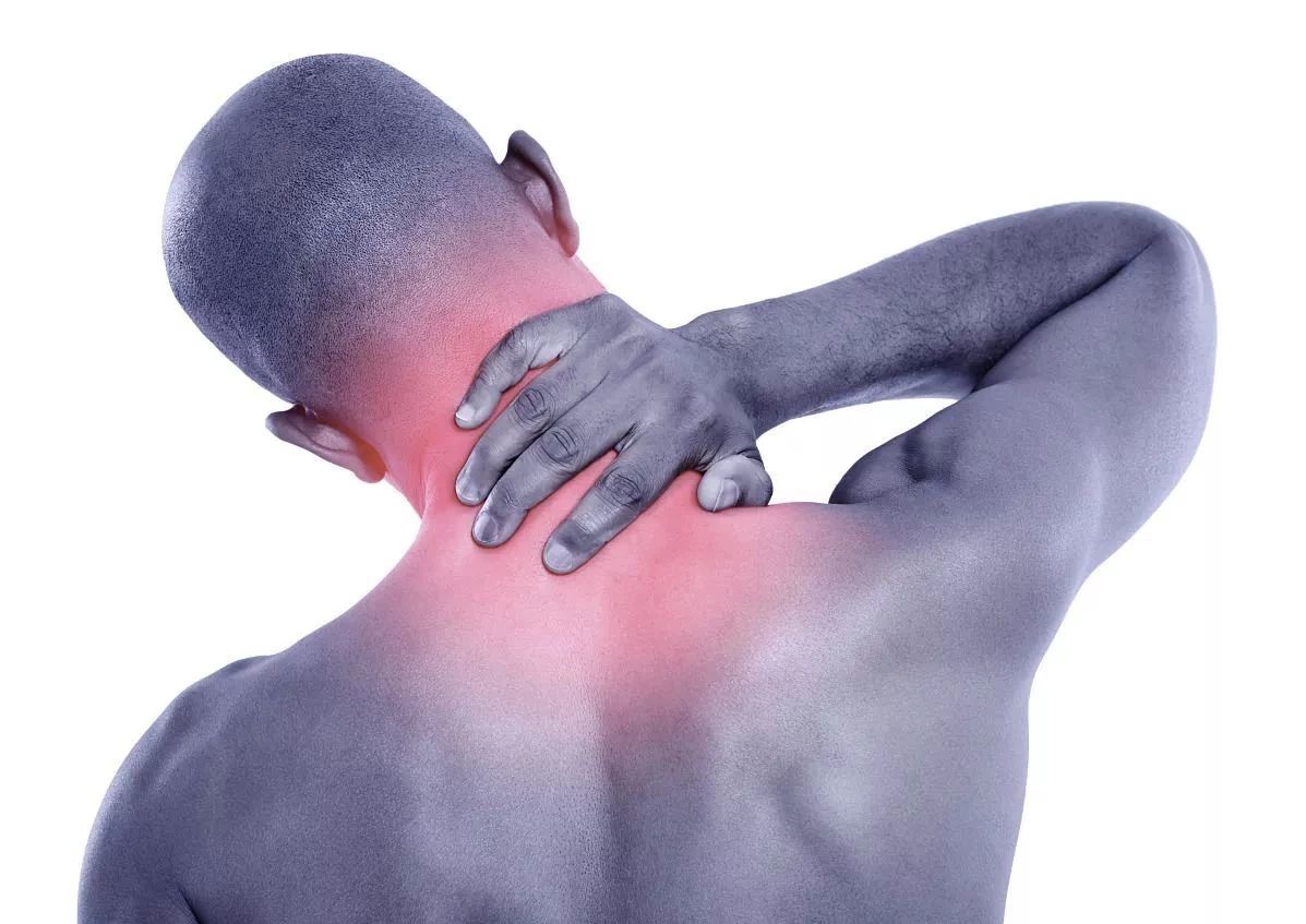 颈椎脖子咔咔的响是什么原因,脖子咔咔响经常落枕