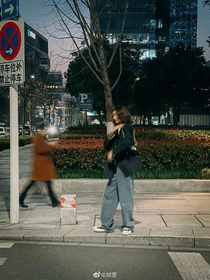 明星们脚上的球鞋，悄悄变贵了