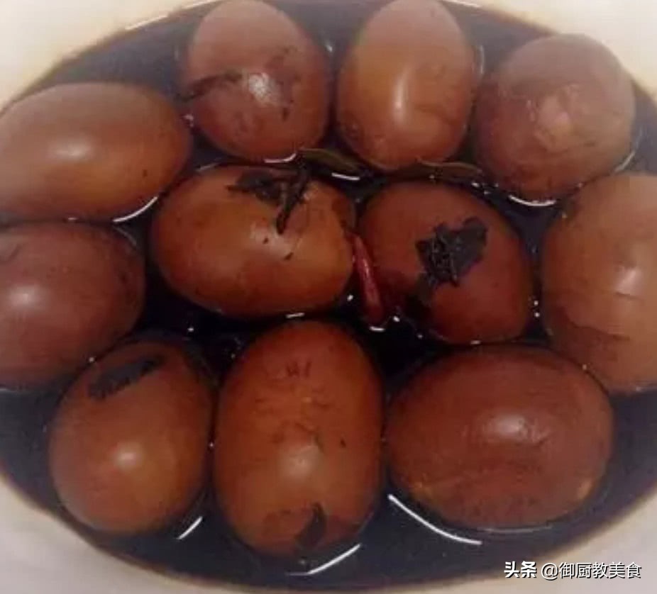 七十多岁大妈卖小吃,摆摊卖卤蛋20多年教程