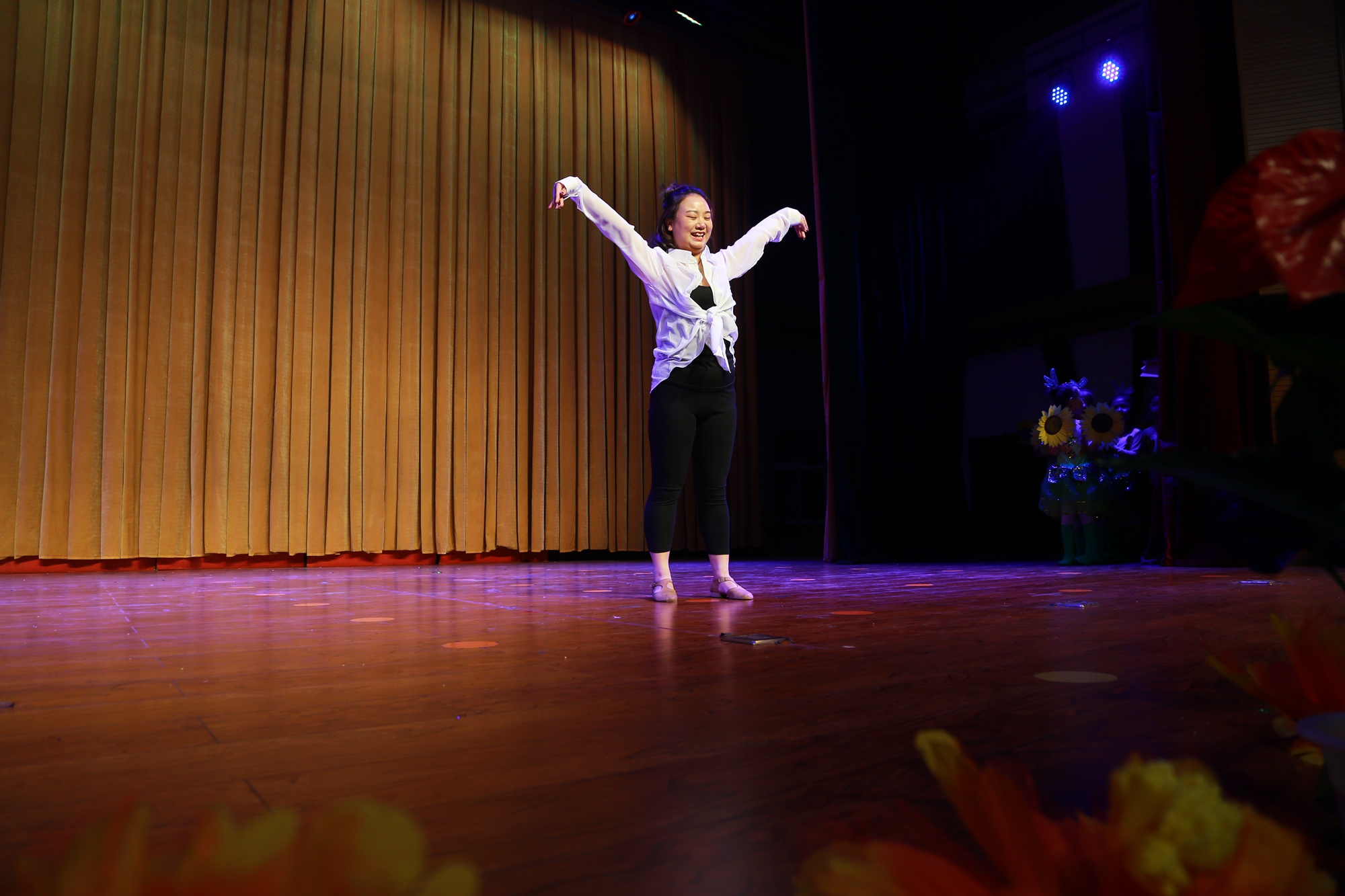 金鸡艺术《舞动人生梦想起航》专场晚会在青少年活动中心演出