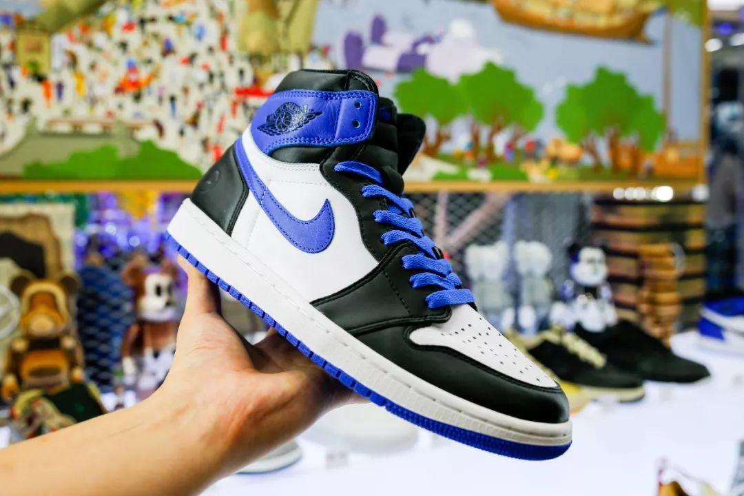 大学生一个月生活费给男朋友买鞋,大学生一个月生活费800可以吗