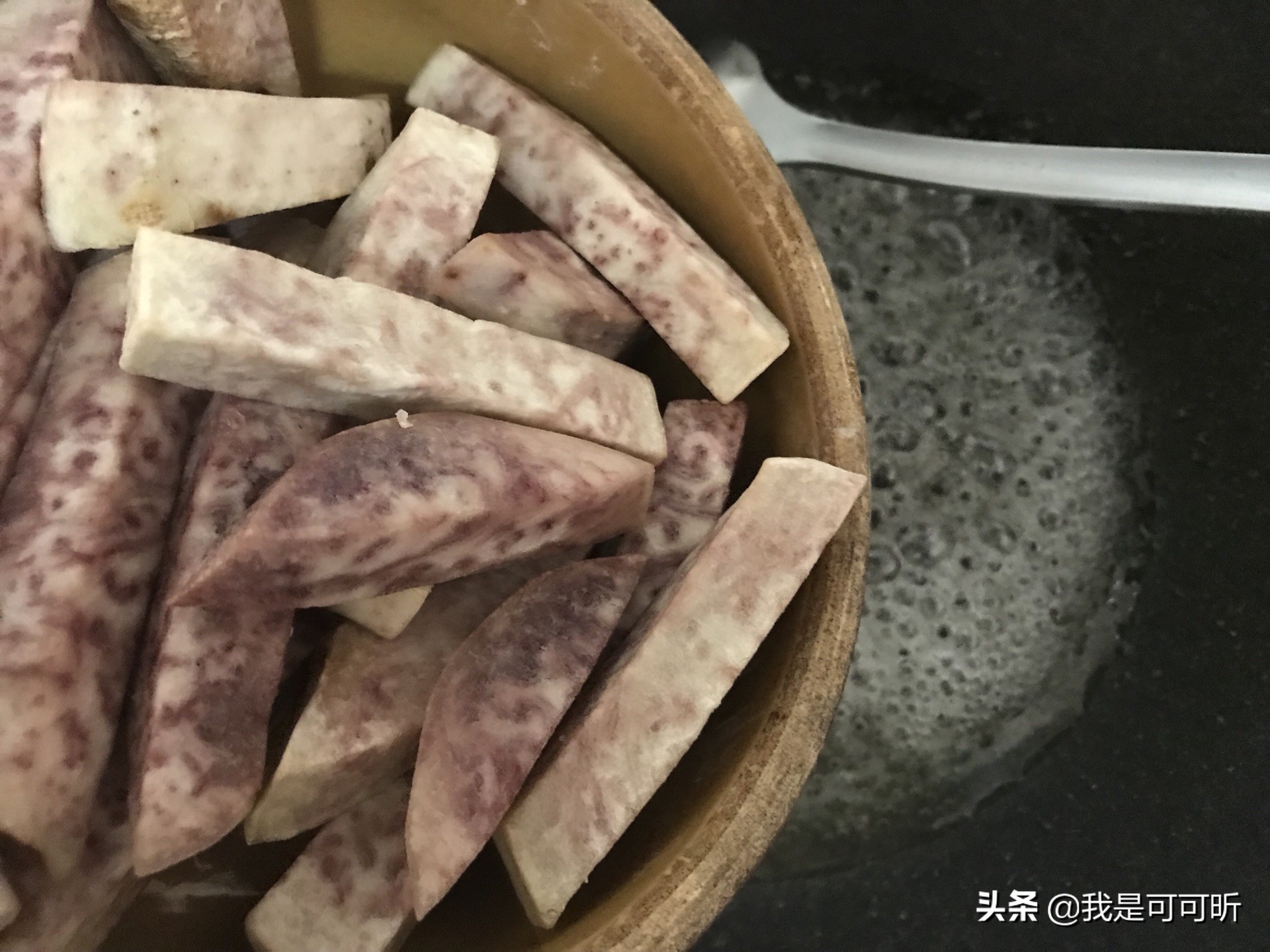 翻沙芋头不起白沙？那是因为要加这味料，软糯香甜，真的很好吃
