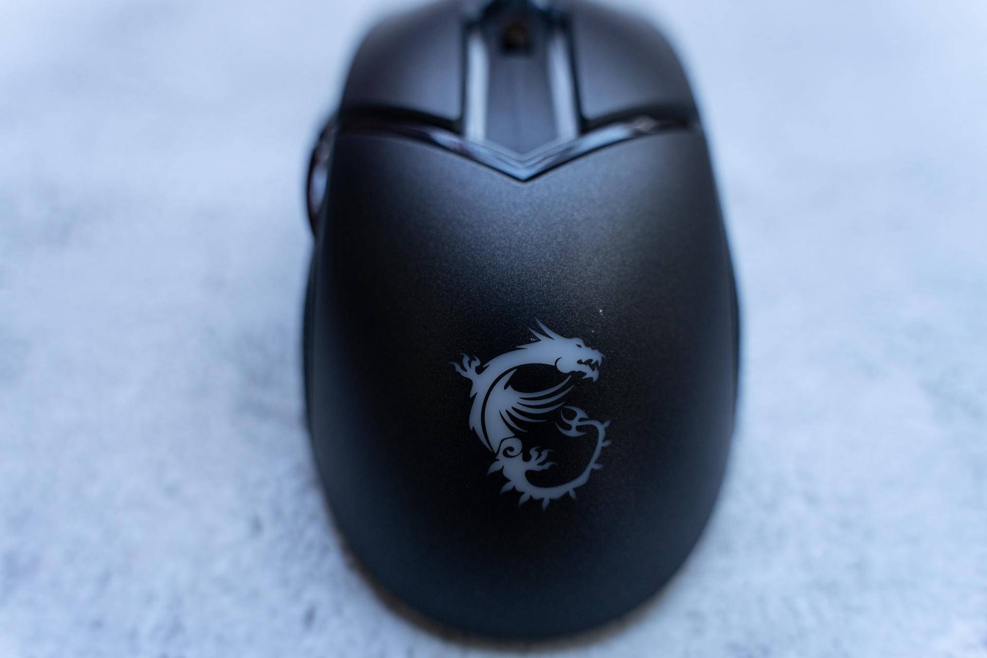 看样子就很有料，这个自带龙纹身的鼠标果然很不一般