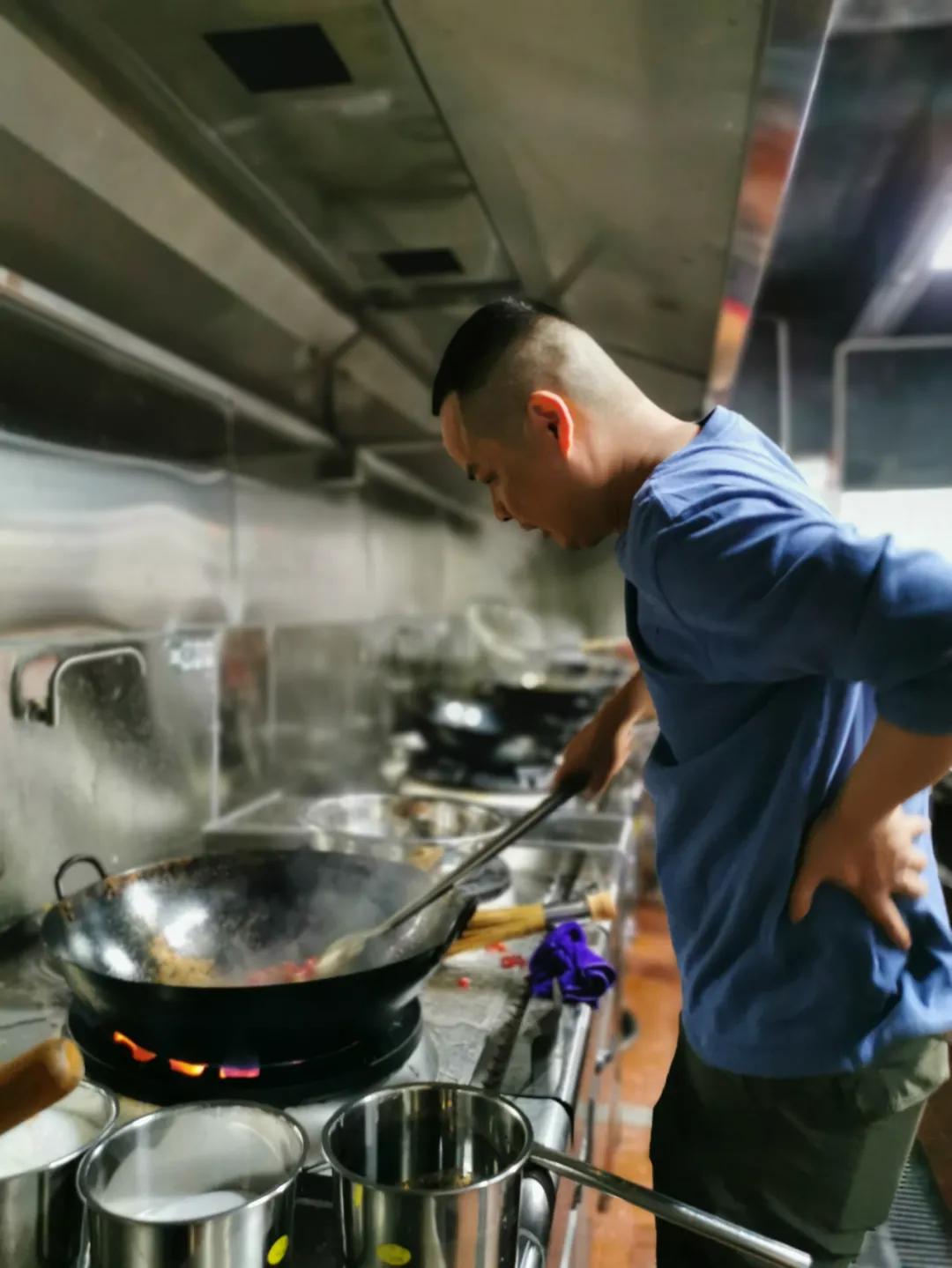 神经哥回归过程,神经哥原唱歌曲