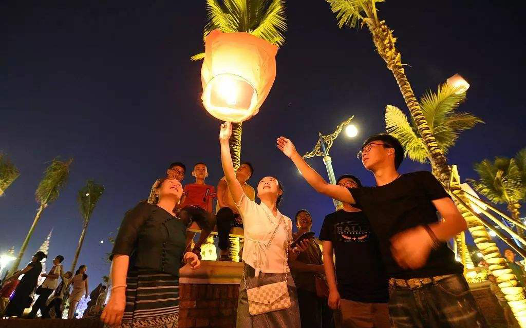 傣族的泼水节是在哪年哪月哪日,傣族园24年泼水节时间