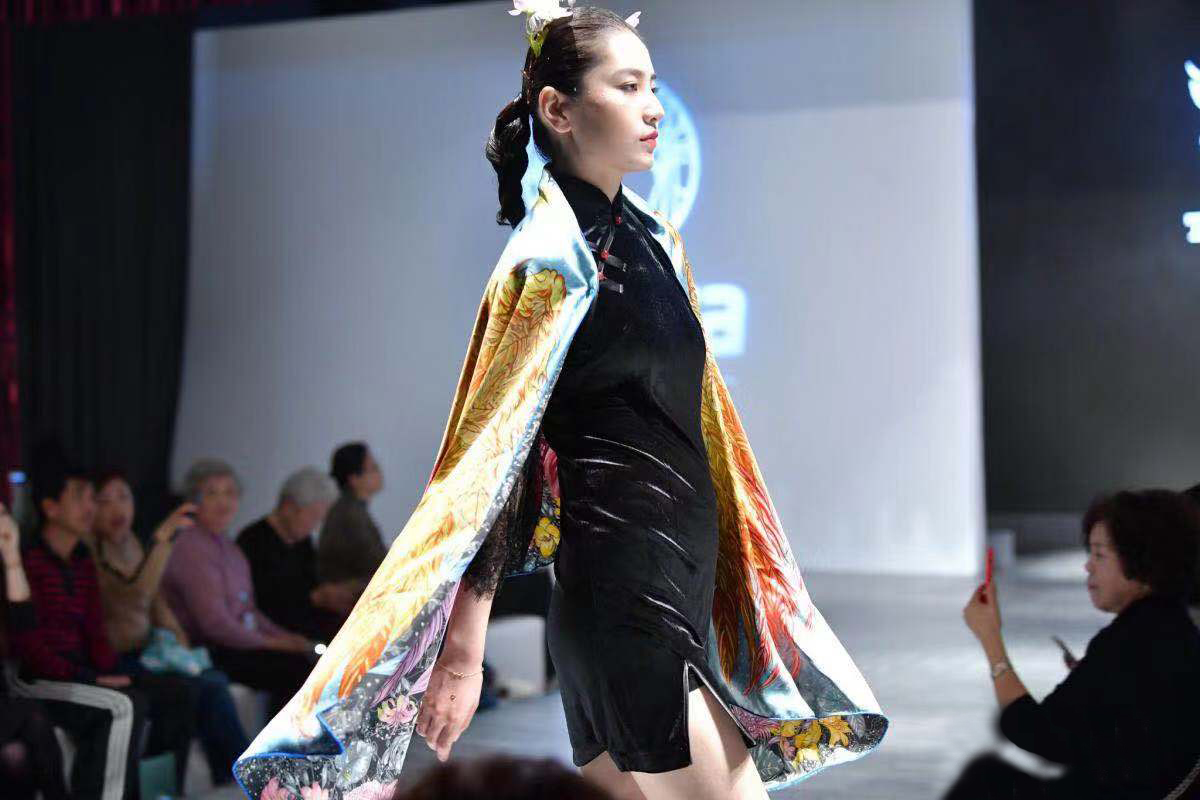 奥罗拉曙光,奥罗拉桑蚕丝丝巾