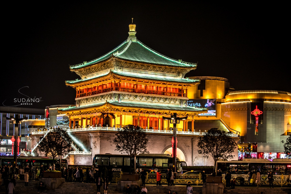 西安多家门店被换黑底白字门头,西安某街道招牌黑底白字