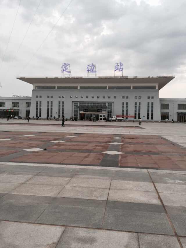 坐着火车去探险,坐着火车去旅行儿童画