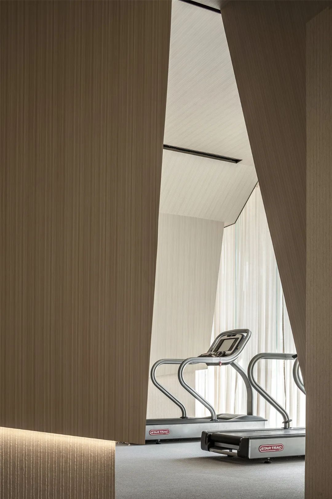 首发|达观设计：现代折线艺术生活馆，家与城市的过渡