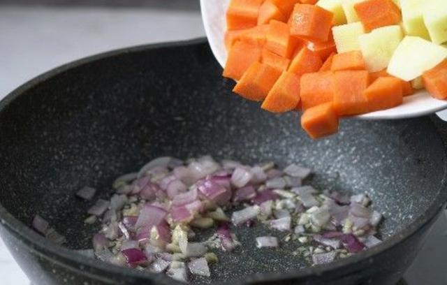 牛肉可不可以不焯水直接烧,咖喱牛肉的做法最正宗的做法