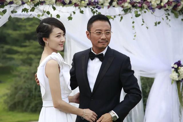 婚礼上新郎收到一个信息当场悔婚,结婚新郎收到一条短信当场悔婚