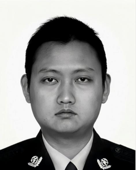 “你们吸毒的偶像可以复出,我们牺牲的战友可以复活吗?”