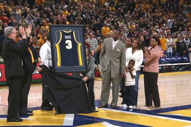 为什么韦德没有半月板还可以打球,韦德为什么舍弃球权