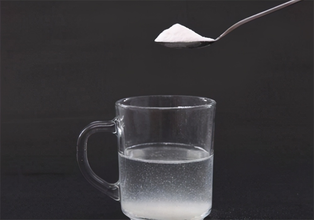 狗狗每天早上吐黄水带泡沫怎么办,狗狗拉稀是白色的怎么办呀