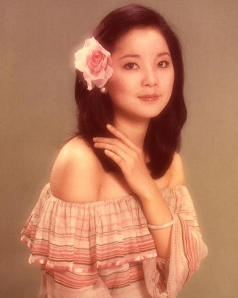 邓丽君坎坷爱情史,邓丽君的四段恋情和四首歌