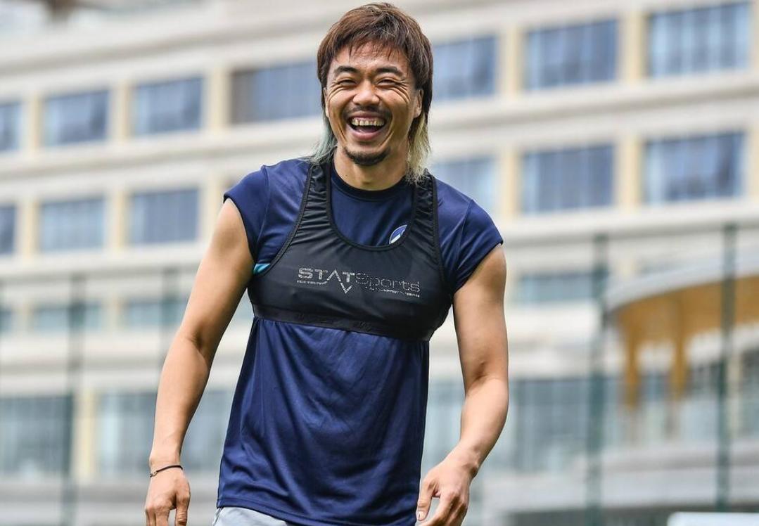 身影与长发齐飞，秋水共长天一色！中国足坛的长发*男美**子让你知道