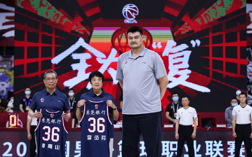 杜锋骂人观众笑场场面,杜锋最新训话激动人心